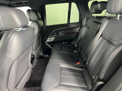 Used 2025 Land Rover Range Rover SE AWD/4WD image 19