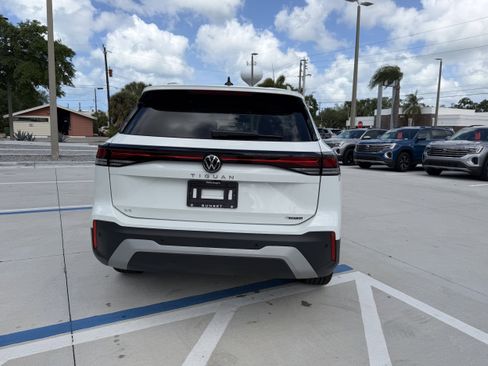 New 2026 Volkswagen Tiguan SE image 4
