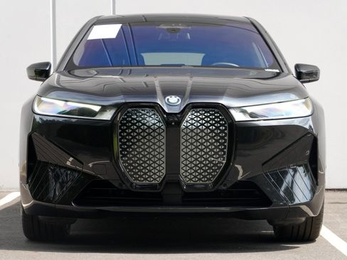 Used 2023 BMW iX xDrive50 w/ Ultimate Package 2 AWD/4WD image 7