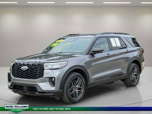 Used 2025 Ford Explorer ST-Line w/ ST-Line Street Pack AWD/4WD image 4