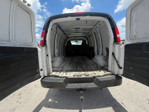 Used 2017 Chevrolet Express 2500 RWD image 11