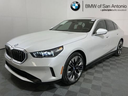 Certified 2024 BMW i5 eDrive40i w/ Premium Package image 1