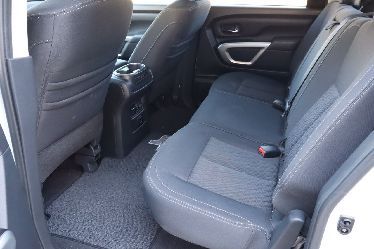 Used 2018 Nissan Titan SV w/ SV Convenience Package RWD image 5