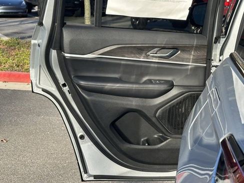 New 2025 Jeep Grand Cherokee Limited image 20