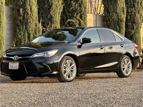 Used 2017 Toyota Camry image 8