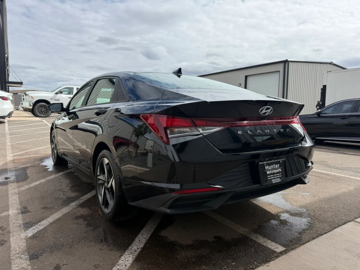 Used 2023 Hyundai Elantra SEL w/ Convenience Package FWD image 5