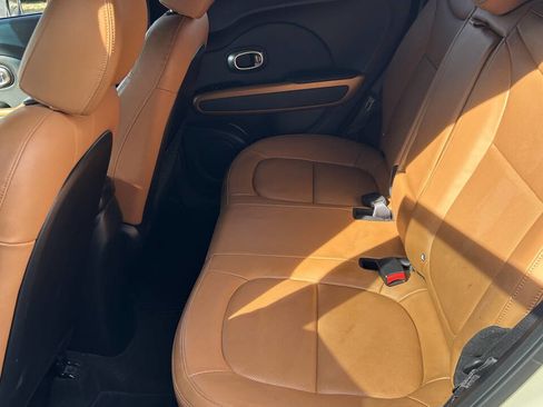 Used 2015 Kia Soul ! w/ Sun & Sound Package FWD image 16