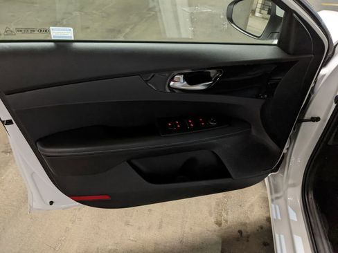 Used 2021 Kia Forte EX image 9