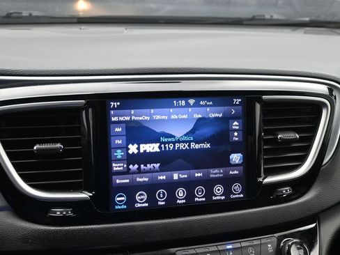 Used 2020 Chrysler Pacifica Touring-L Plus FWD image 13