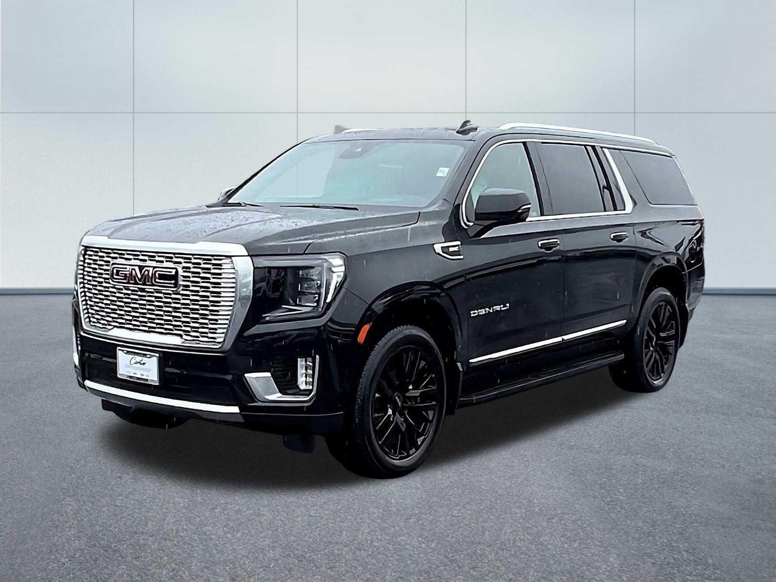 Used 2024 GMC Yukon XL Denali w/ Advanced Technology Package AWD/4WD image 3