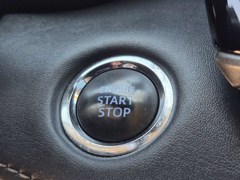 Used 2022 Toyota Highlander XLE AWD/4WD image 24