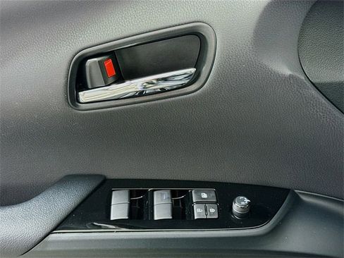 Used 2022 Toyota Prius XLE image 13