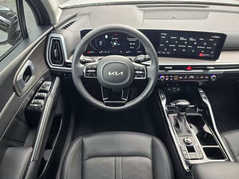 Used 2025 Kia Sorento SX AWD/4WD image 13