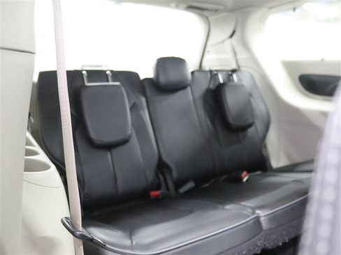 Used 2020 Chrysler Pacifica Limited FWD image 18
