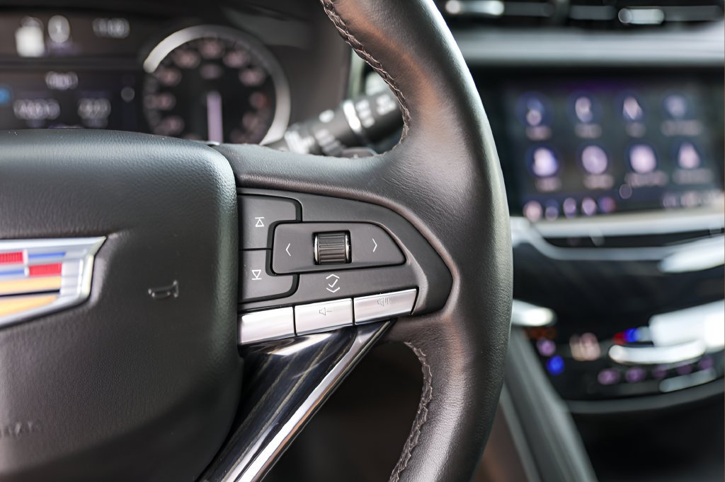 Certified 2025 Cadillac XT6 Premium Luxury FWD image 13