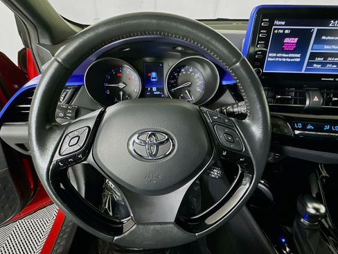 Used 2021 Toyota C-HR XLE image 15