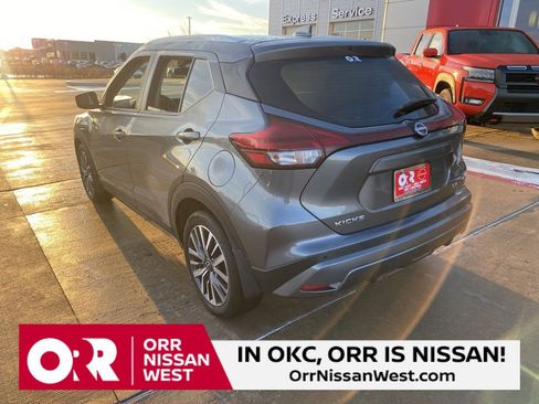 Used 2023 Nissan Kicks SV image 3