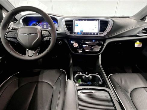 New 2026 Chrysler Pacifica Limited w/ S Appearance Package image 6