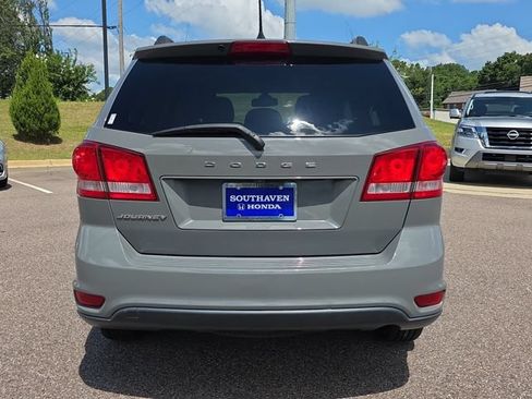 Used 2019 Dodge Journey SE w/ Connectivity Group FWD image 4