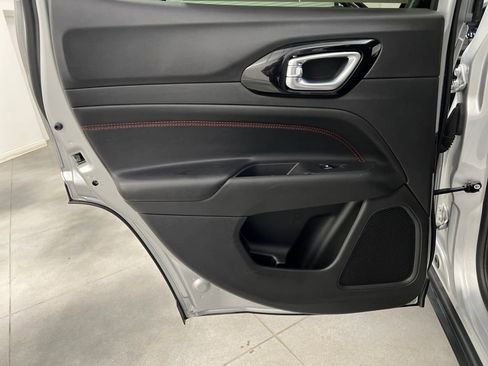 Used 2025 Jeep Compass Trailhawk AWD/4WD image 15