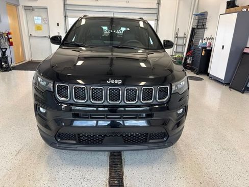 Used 2023 Jeep Compass Latitude AWD/4WD image 4