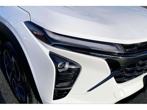 Used 2025 Chevrolet Trax RS w/ Sunroof Package image 30