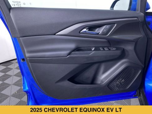 Certified 2025 Chevrolet Equinox EV LT FWD image 22