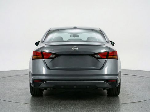 Used 2025 Nissan Altima 2.5 SV FWD image 7