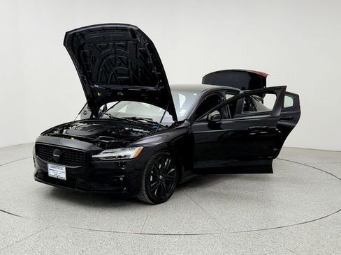 Used 2023 Volvo S60 B5 Plus w/ Climate Package image 9