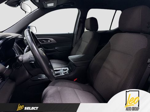 Used 2023 Chevrolet Traverse LT FWD image 23