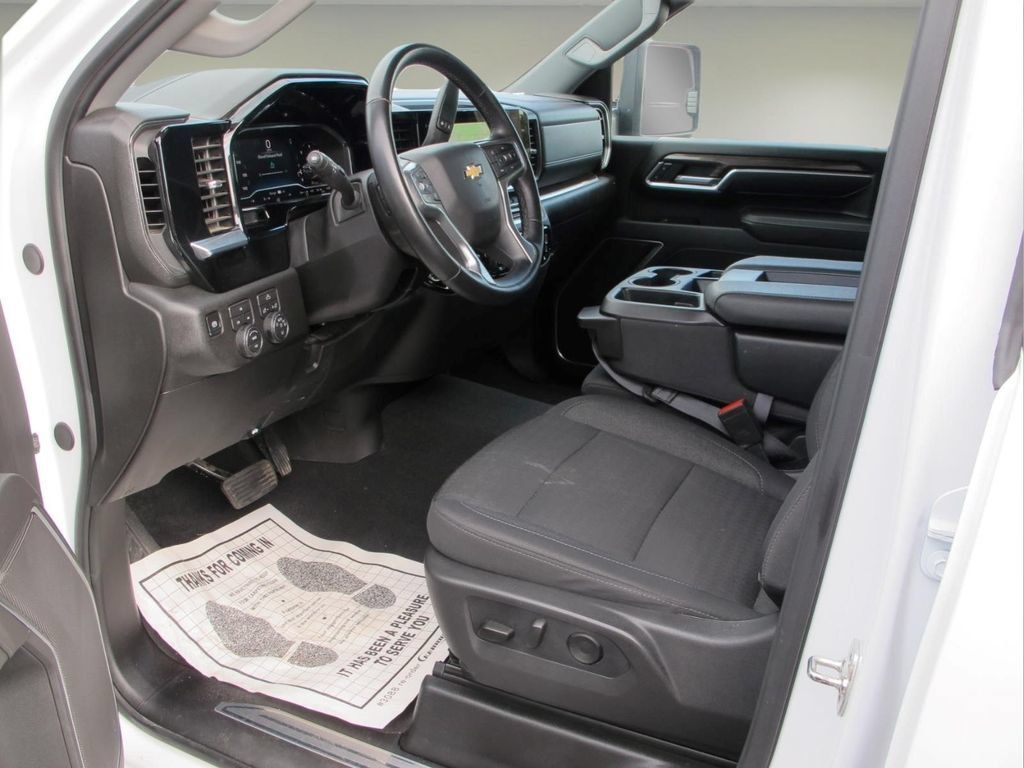 Used 2025 Chevrolet Silverado 2500 LT w/ Convenience Package AWD/4WD image 10