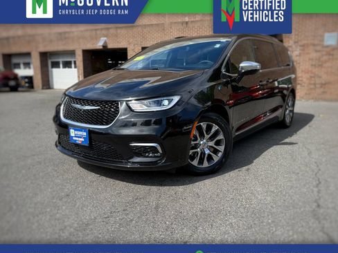 Used 2023 Chrysler Pacifica Pinnacle FWD image 1