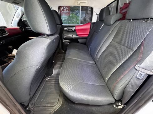 Used 2021 Toyota Tacoma SR5 AWD/4WD image 43