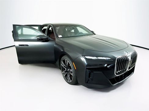 Used 2023 BMW 740i w/ Executive Package RWD image 38