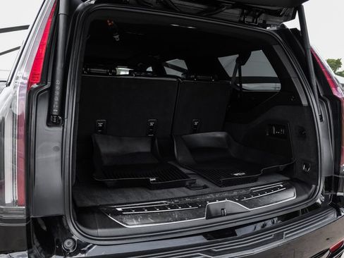 Used 2021 Cadillac Escalade ESV Sport w/ Driver Assist Tech Package AWD/4WD image 61