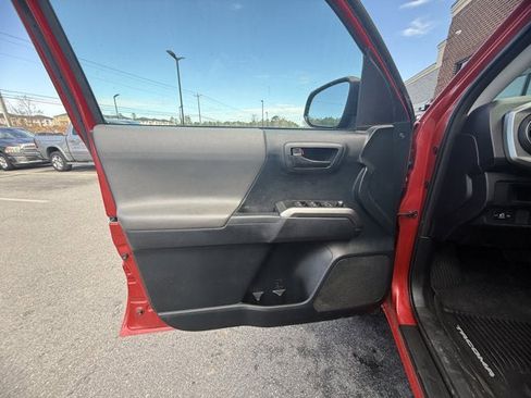 Used 2017 Toyota Tacoma SR5 w/ Tow Package image 16