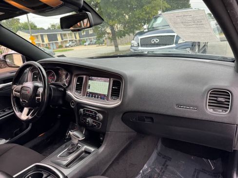 Used 2017 Dodge Charger R/T image 17