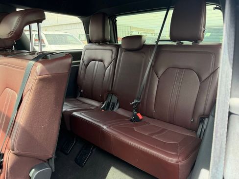 Used 2024 Ford Expedition Limited image 16