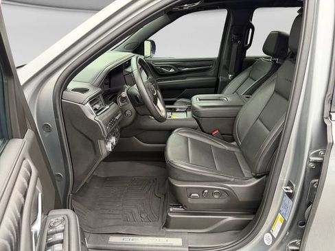 Used 2023 GMC Yukon XL Denali w/ Denali Reserve Package AWD/4WD image 12