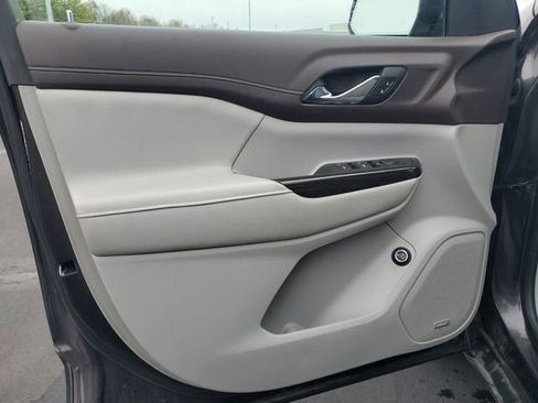 Used 2019 GMC Acadia SLT w/ LPO, Floor Liner Package image 39