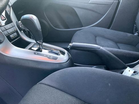 Used 2015 Chevrolet Cruze LT image 18