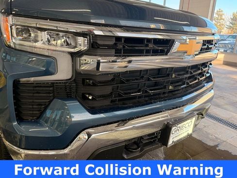 Used 2024 Chevrolet Silverado 1500 LT image 3