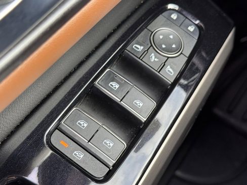 Used 2022 Nissan Pathfinder Platinum w/ Cargo Package image 28