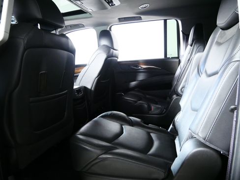Used 2017 Cadillac Escalade ESV Luxury AWD/4WD image 32