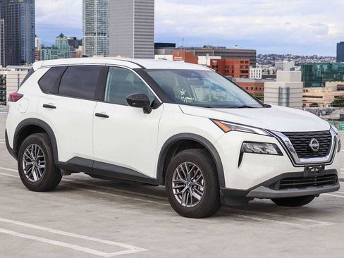 Used 2023 Nissan Rogue S AWD/4WD image 3