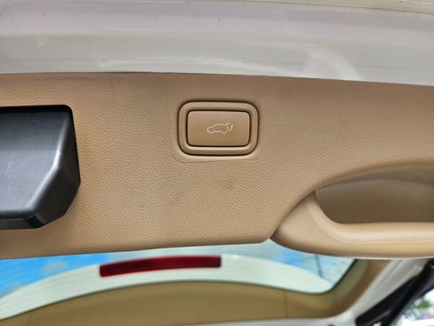 Used 2015 Kia Sedona SX image 21