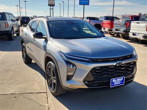 Used 2025 Chevrolet Trax ACTIV w/ Sunroof Package image 6