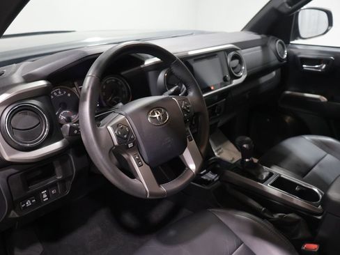 Used 2019 Toyota Tacoma Limited AWD/4WD image 16