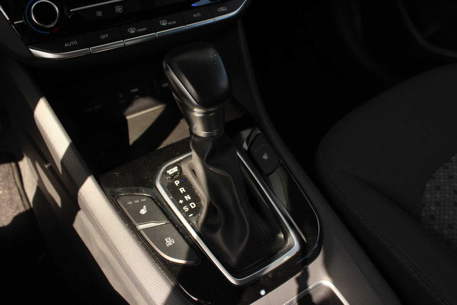 Used 2018 Hyundai Ioniq Plug-In Hybrid FWD image 28