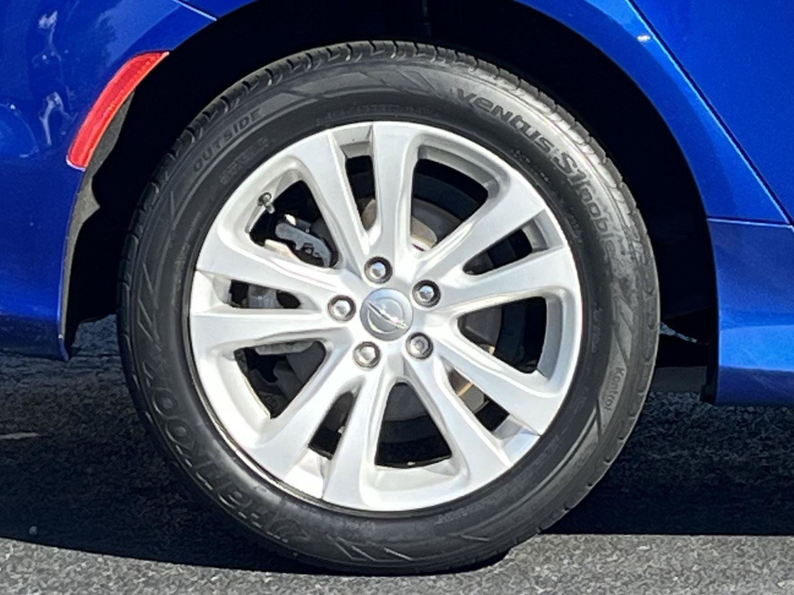 Used 2016 Chrysler 200 Limited FWD image 22